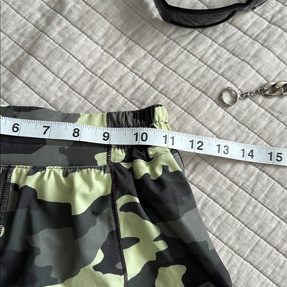 Lululemon hotty hot neon army green, gray camo, running lined shorts women’s 4 - Picture 10 of 13
